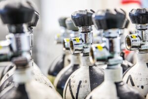 valve, compressed air bottle, steel bottle, air bottle, oxygen bottle, breathing air, breathing air bottle, oxygen bottle, oxygen bottle, oxygen bottle, oxygen bottle, oxygen bottle